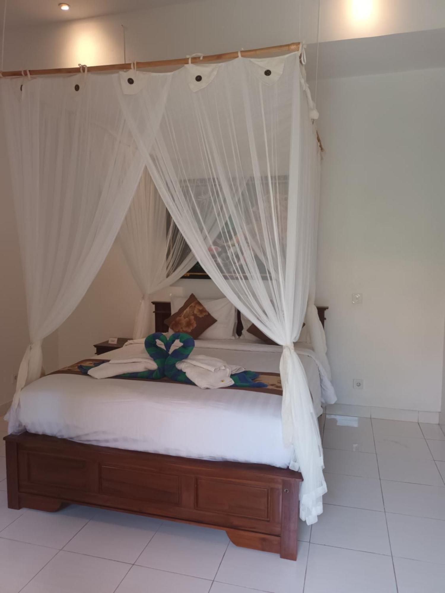 לינה וארוחת בוקר נוסה-למבונגן Isola D'Oro Lembongan מראה חיצוני תמונה
