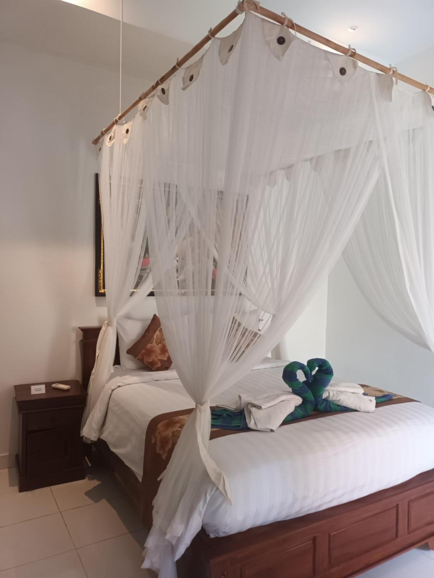 לינה וארוחת בוקר נוסה-למבונגן Isola D'Oro Lembongan מראה חיצוני תמונה